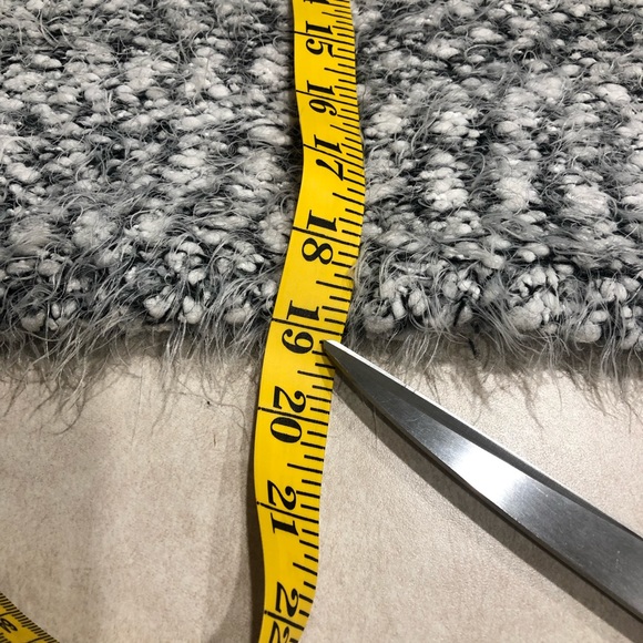 ⭐️ Search for Sanity Black & White Eyelash Fuzzy Sweater Size: EXTRA SMALL - Picture 16 of 16